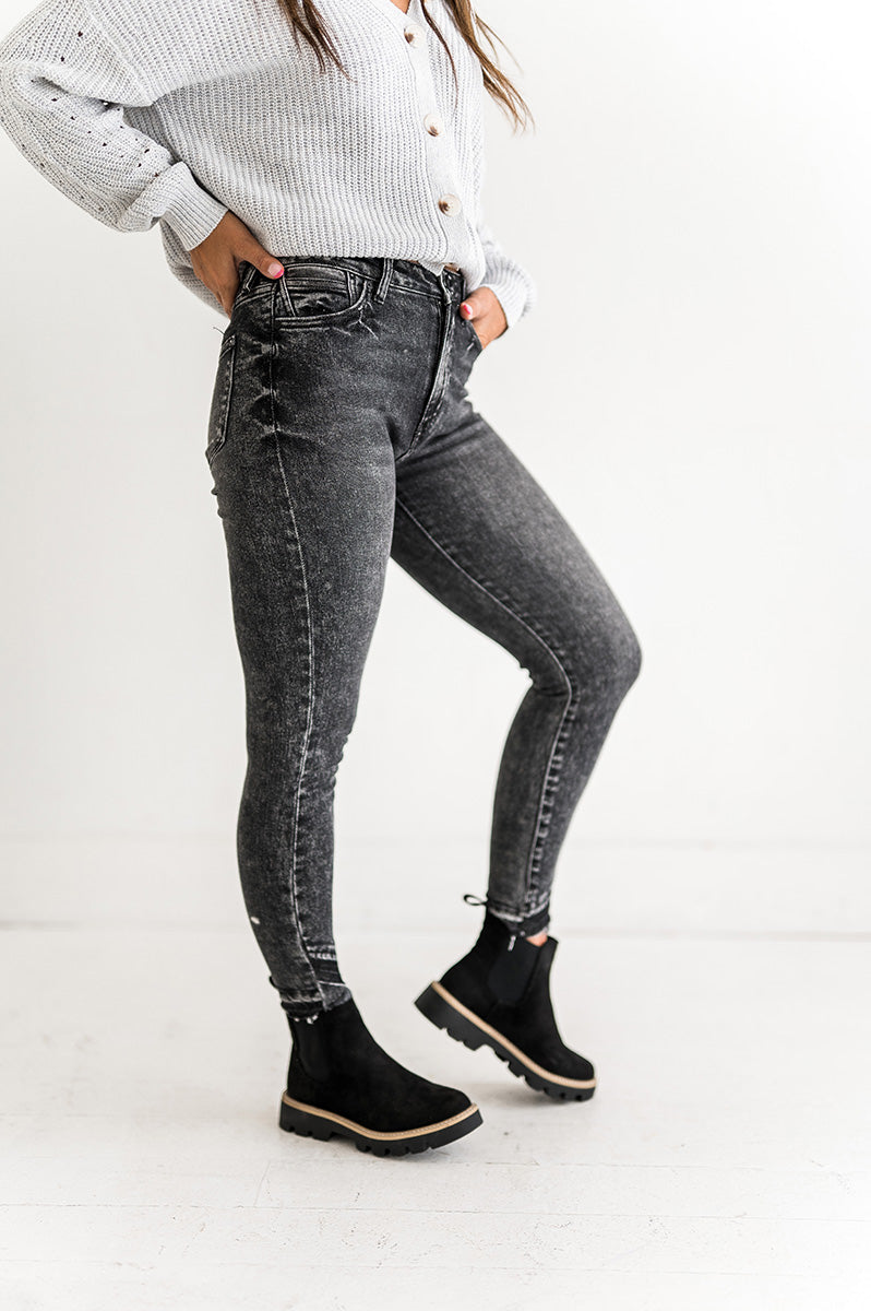 Toby High Waisted Ankle Skinny Jeans - Kancan - Size 1 Left Toby High Waisted Ankle Skinny Jeans - Kancan - Size 1 Left